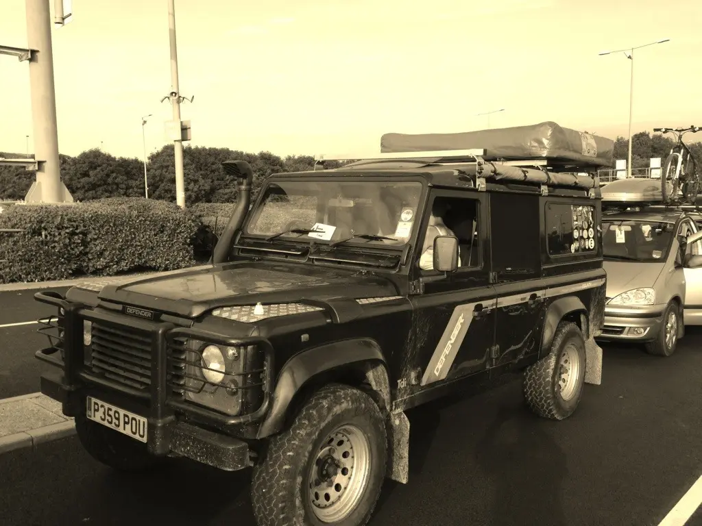 Overland Europe Landrover Defender 110 300tdi Chunnel