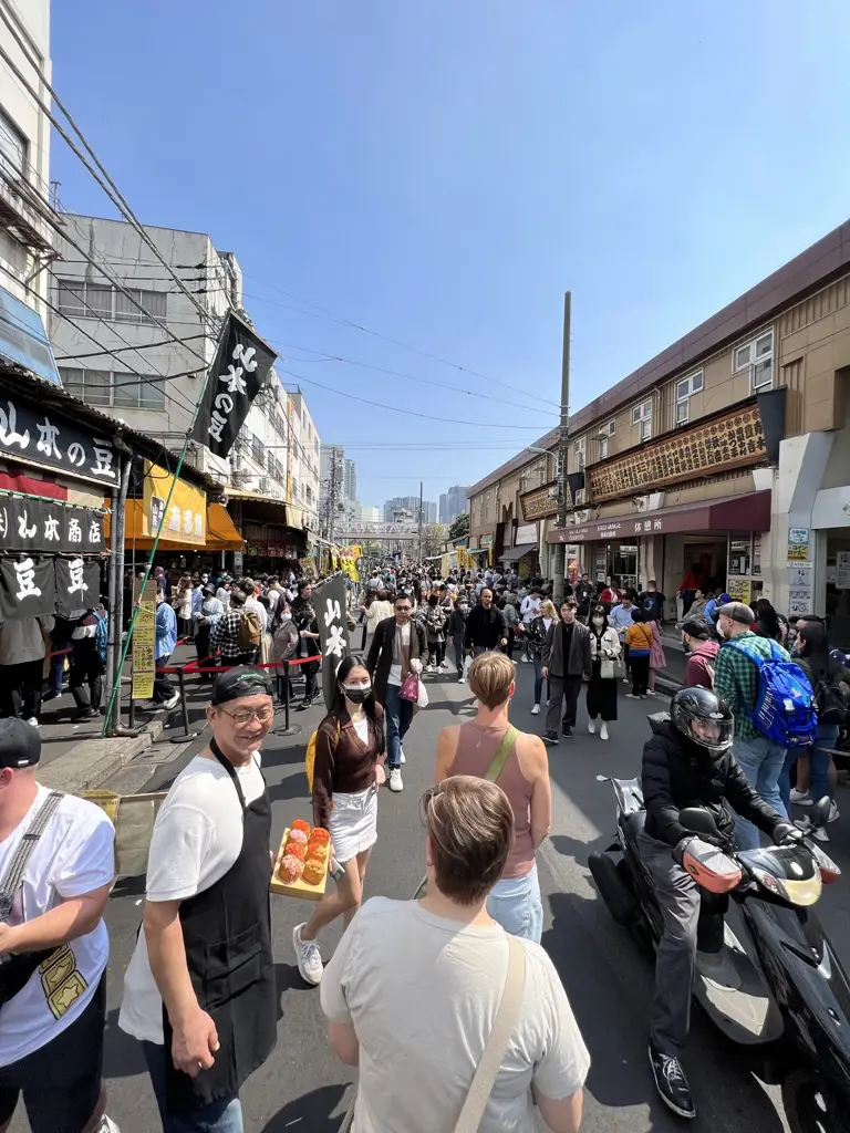 Tsukiji fish market streets, tokyo