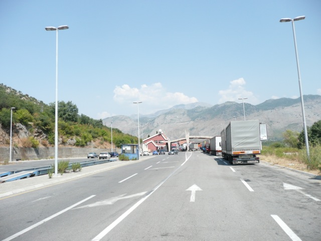 Border crossing at Hani Hotit