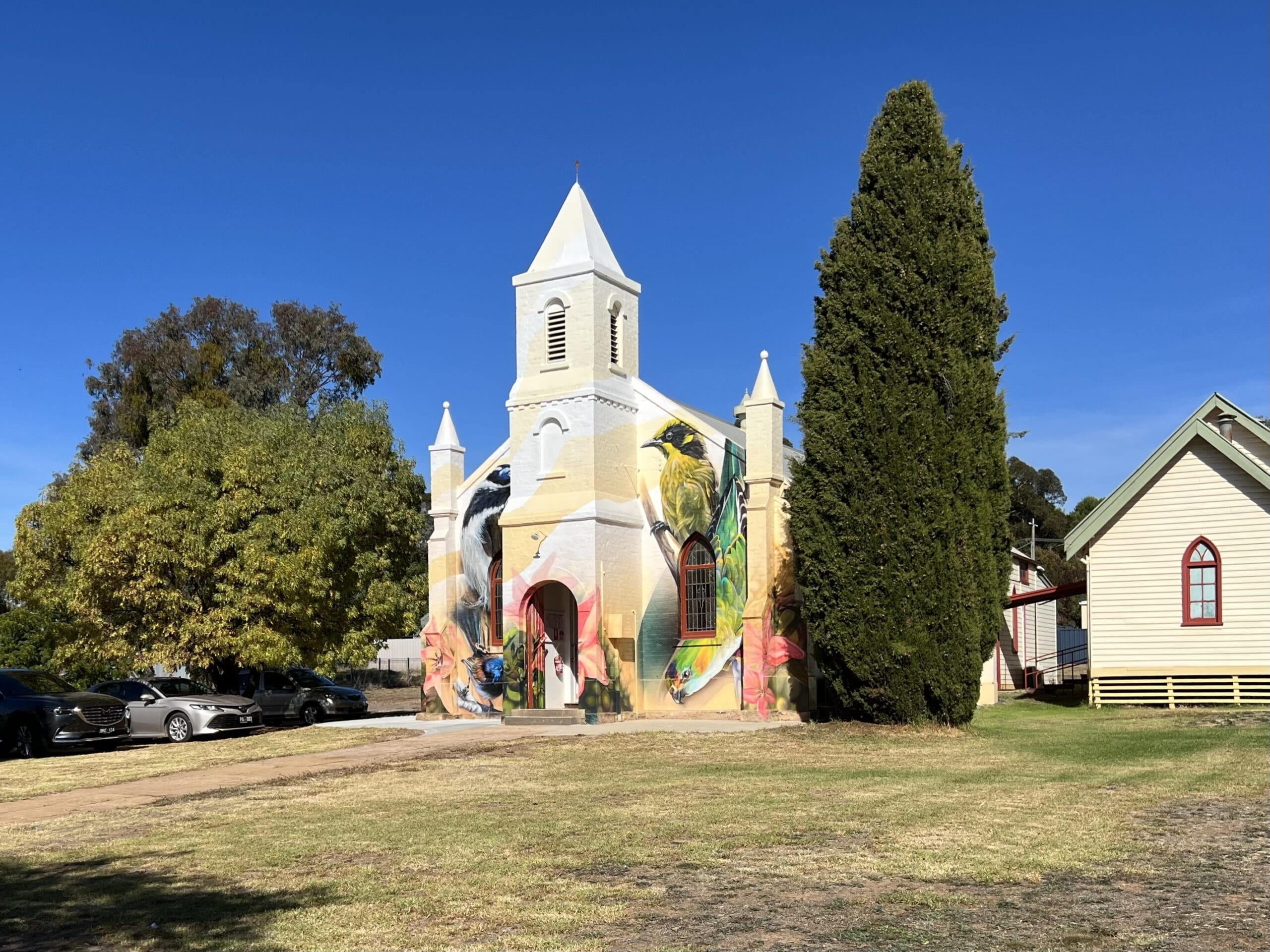 Wedderburn Church Street Art - Australian Native Birds